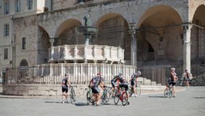 Cyclists pit stop in Umbria